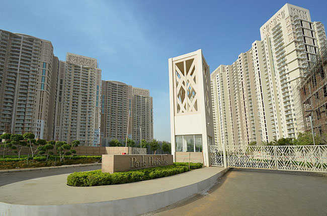 Semi-Furnished Flat Sale DLF Park Place Sector 54
